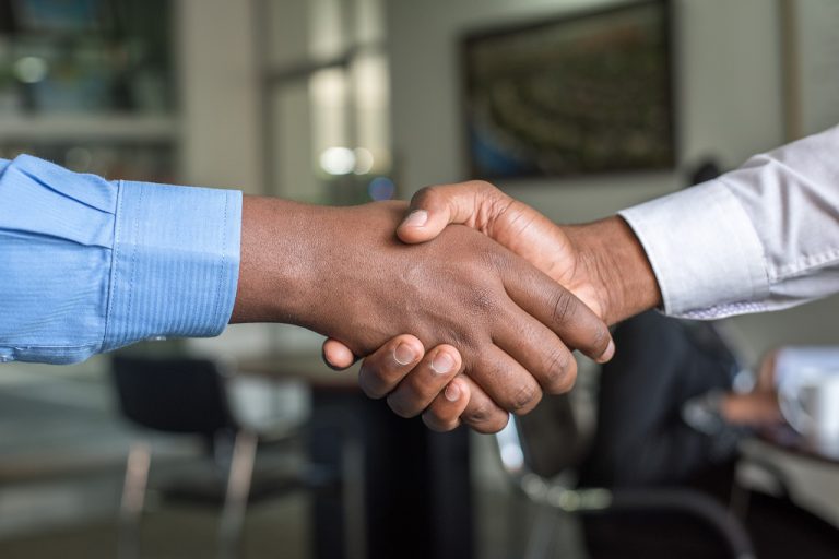 Como funciona a contratação de um profissional terceirizado?