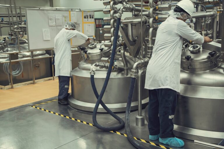 Limpeza e sanitização na indústria de alimentos: processos rígidos ajudam na redução de custos